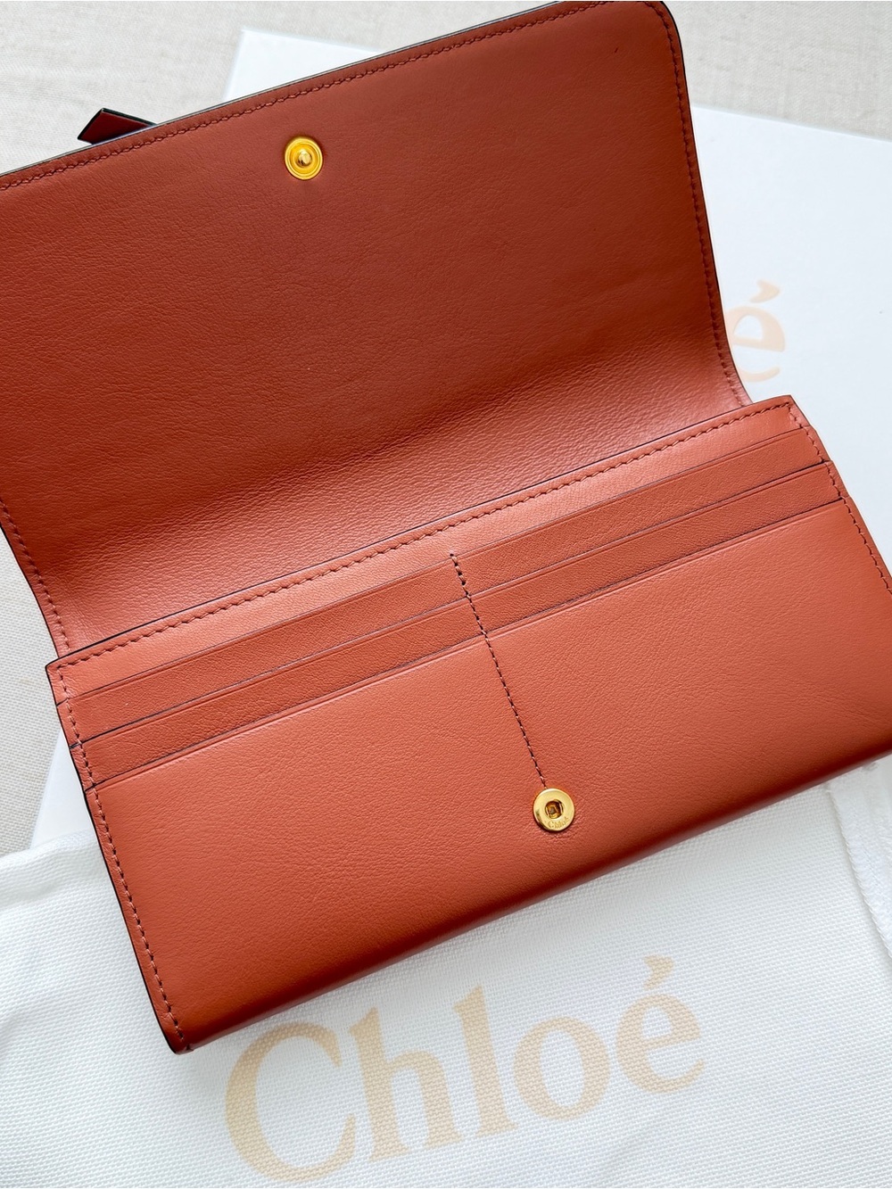 Chloé Cognac Leather Wallet with Signature Gold Ring - Picture 4 of 16